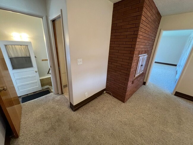 Building Photo - 429 E Pine St