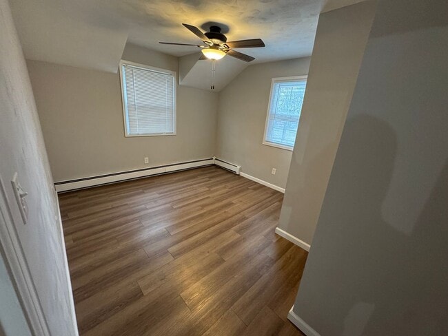 Building Photo - Beautiful Modern Home on the Plateau