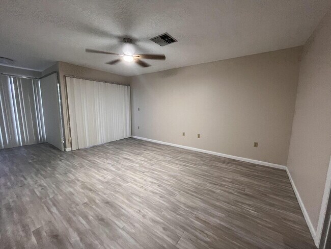 Building Photo - Two-story condominium, featuring 2 bedrooms and 2 1/2 bathrooms