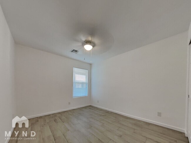 Building Photo - 6649 W Ocotillo Rd