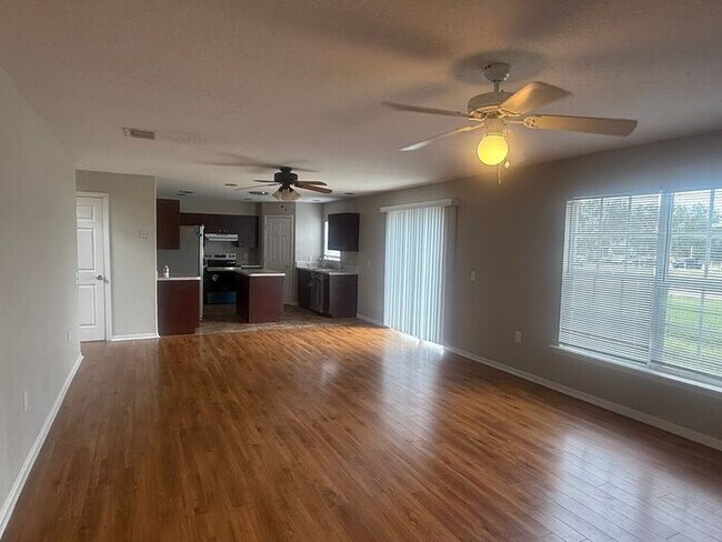 Building Photo - LARGE Single family home in Poinciana
