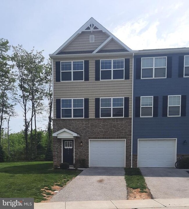 Building Photo - 901 Admiral's Quay Dr