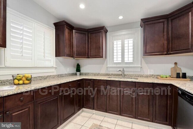 Building Photo - 431 Manor Pl NW