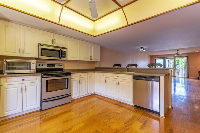 Building Photo - 745 Pinellas Bayway S