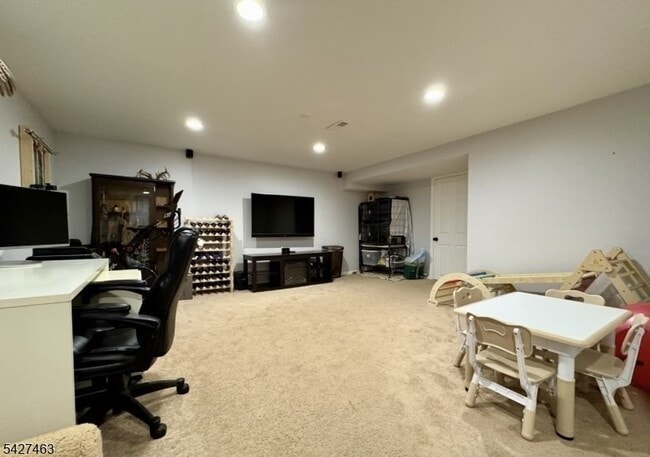 Building Photo - 2109 Jamestown Common