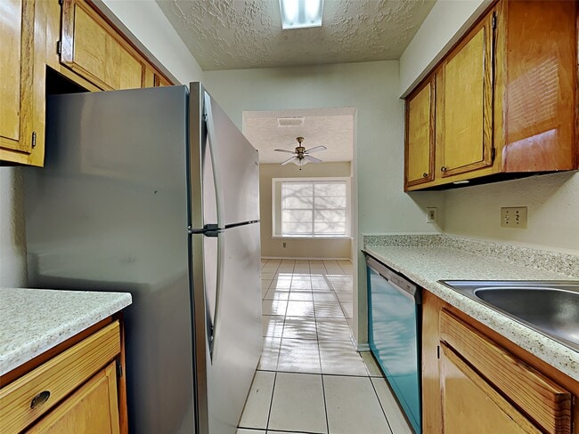 Building Photo - 16930 Barcelona Dr