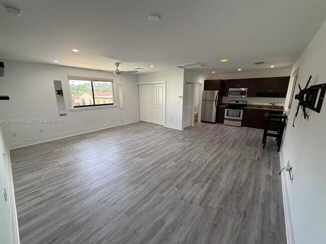 Building Photo - 8881 SW 28th St