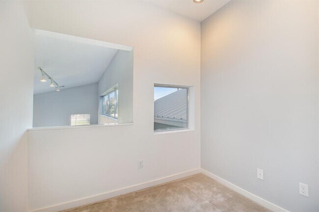 Building Photo - 2940 Cline St