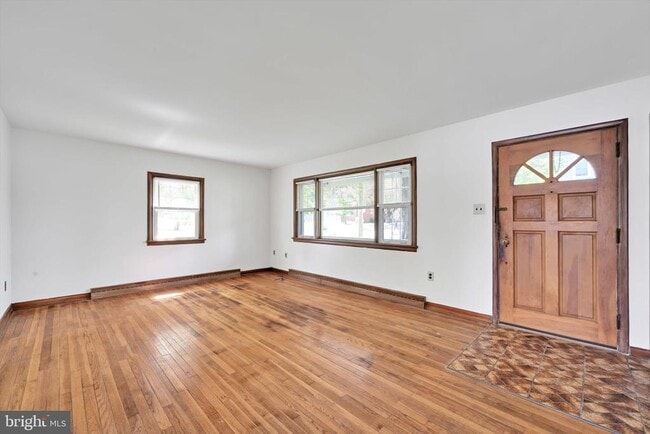 Building Photo - 27 Roselle Ave