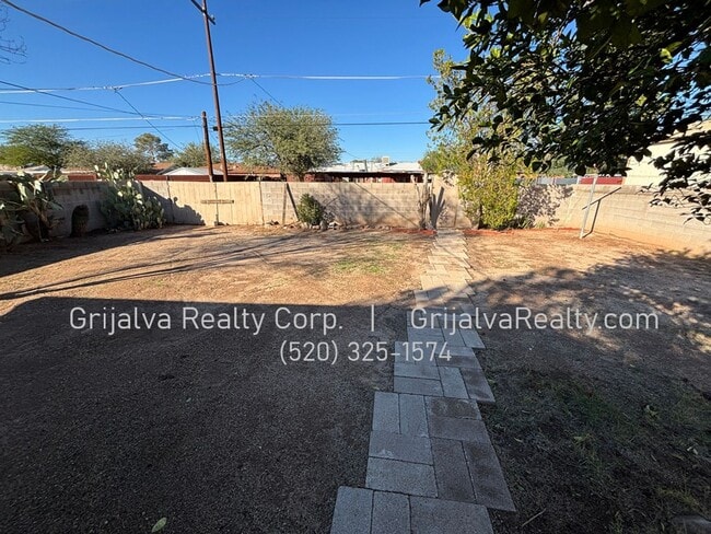 Building Photo - Cute 2 Bedroom House for Rent - Close to Reid Park  (22nd St/Tucson)