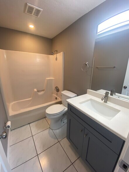 Building Photo - 3405 W Sligh Ave