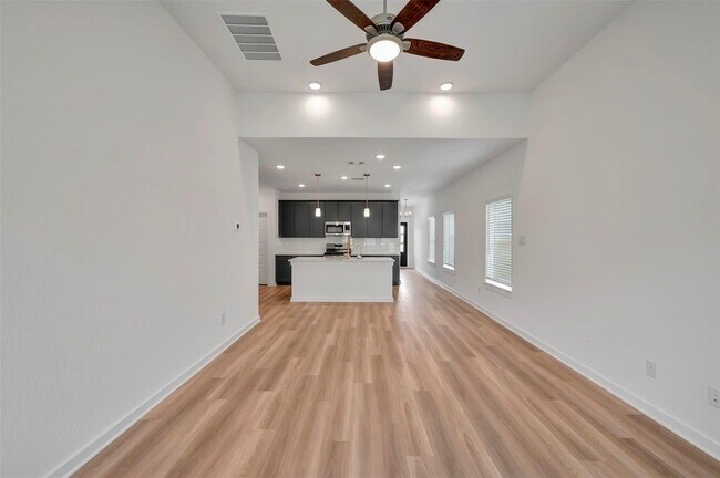Building Photo - 32510 Lantana Flds Rd