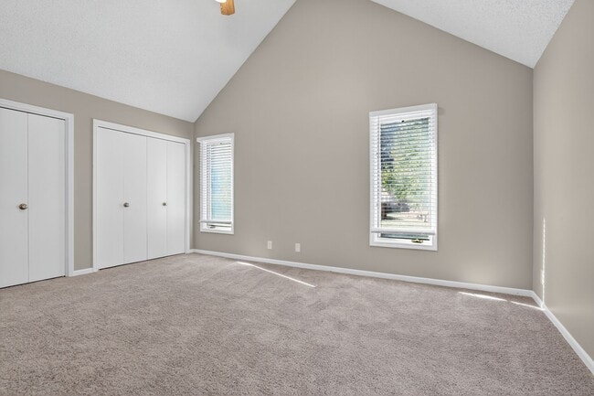 Building Photo - Renovated 3BR/2.5BA Townhome in Blue Valley Schools with Full Basement & 2-Car Garage