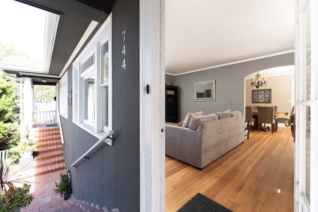 Building Photo - Lighthouse Haven - PGPM - CS - T/L