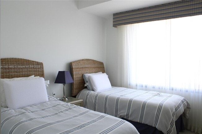 Building Photo - 201 Crandon Blvd