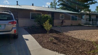 Building Photo - 913 Capulin Rd