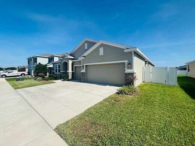 Building Photo - Beautiful Home (Must See!!) W/ Mother In-L...