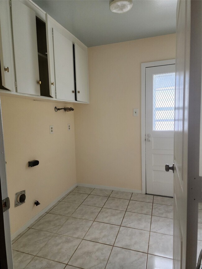 Building Photo - 9110 Grape St