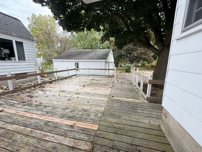 Building Photo - NEW REMODELED- 2 bedroom duplex