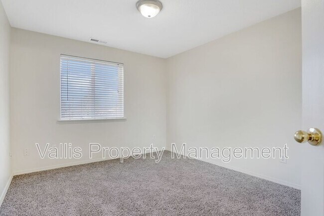 Building Photo - 4422 Remington Pl NE