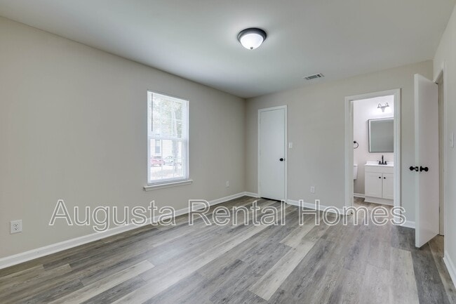 Building Photo - 37 Conifer Ct