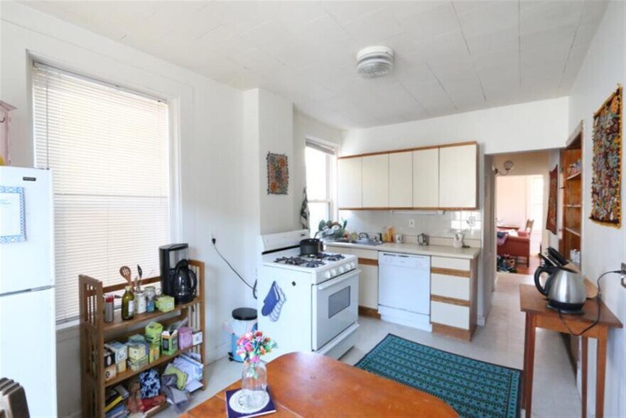 Building Photo - 5 Elmer St