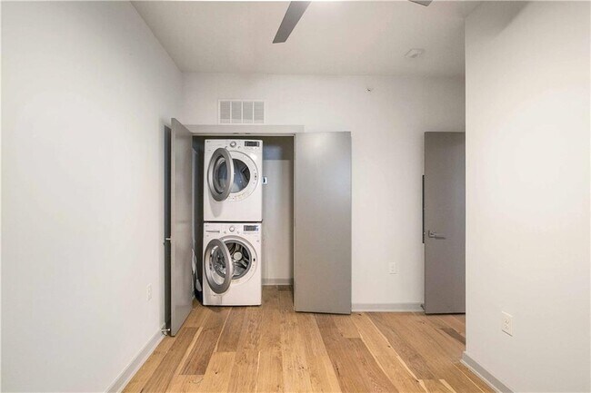 Building Photo - 3600 S Lamar Blvd