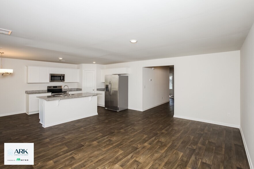 Building Photo - 1307 Lakeshore Dr