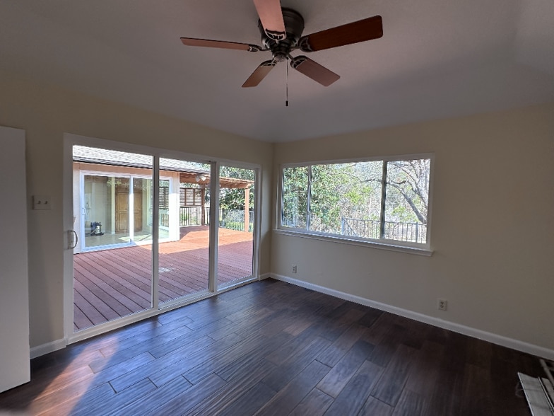 Building Photo - 1109 Lohmans Crossing Rd