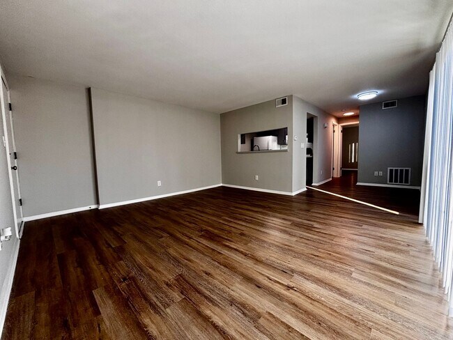 Building Photo - Spacious One Bedroom Located in Kettering ...