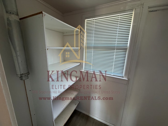 Building Photo - Bright 1BR Near Historic Downtown—Private & Full of Character