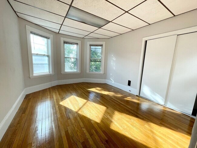 Building Photo - 26-28 Harbor View St