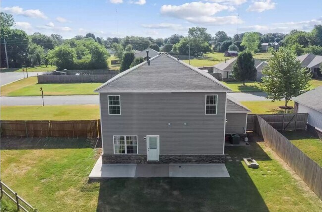 Building Photo - 3 Bed | 2.5 Bath in Broken Arrow!