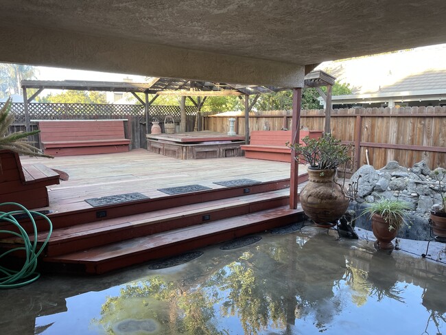 Deck and Jacuzzi - 5416 Indian Ridge Ln