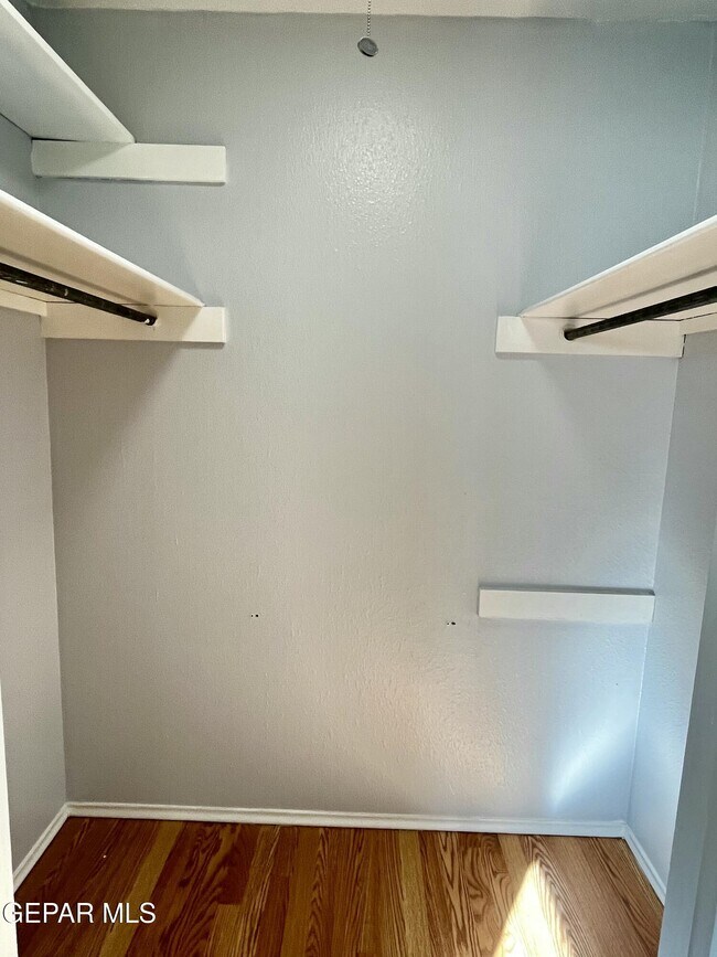 Building Photo - 6700 Escondido Dr