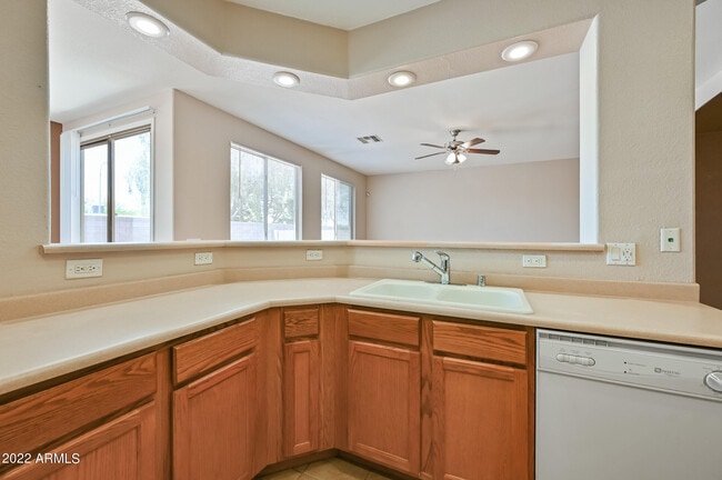 Building Photo - 1525 W St Kateri Dr