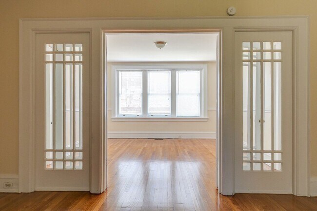 Interior Photo - 2602-2606 Monument Ave