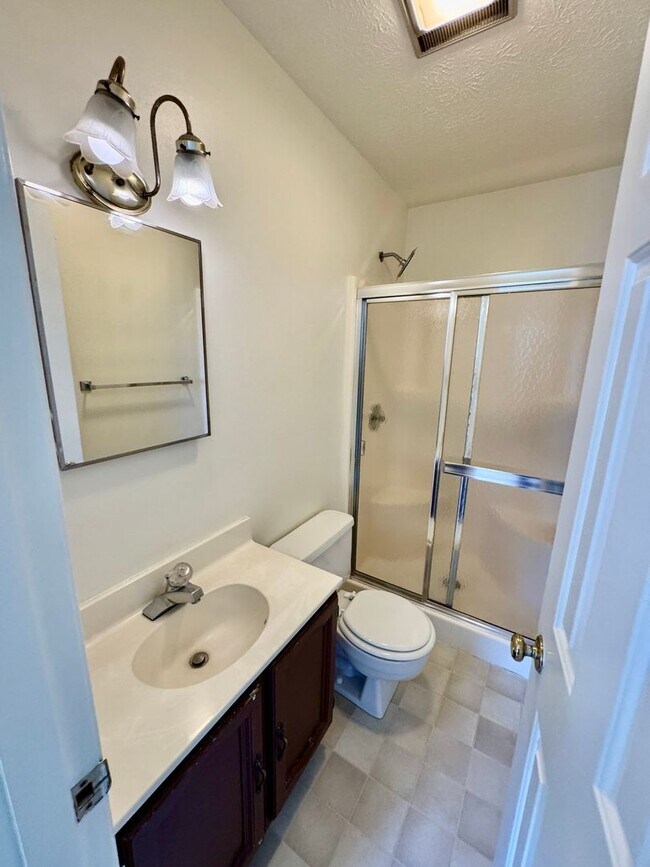 Building Photo - 3 bed/2.5 bath Townhouse near Med Center a...