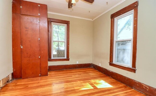 Building Photo - 1/2 OFF 1st MONTH'S RENT - Cozy Home w/ La...