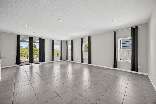 Building Photo - Panther Creek Family Home