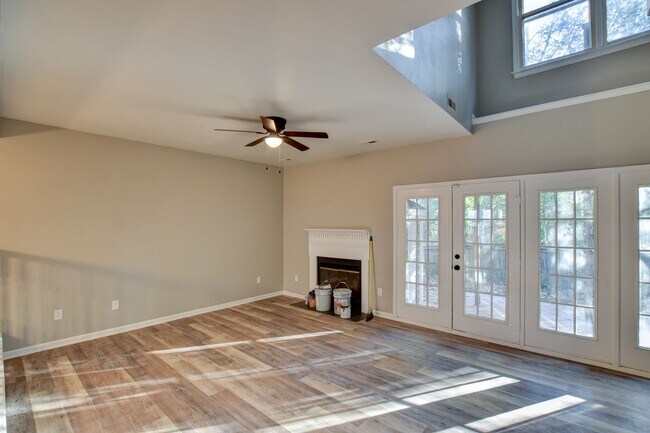 Building Photo - 740 S Lake Cir