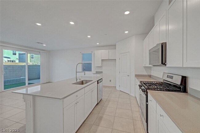 Building Photo - 8454 Vacarez Dr