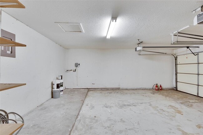 Building Photo - 1712 W Mesa Park Dr