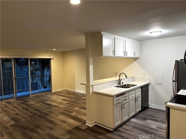 Building Photo - 280 Molino Ave