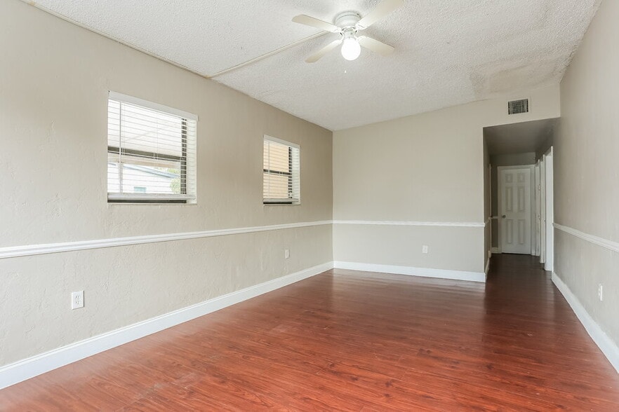 Building Photo - 550 NW 29th Terrace