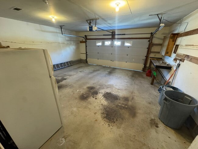 Building Photo - 651 Aldrich Rd