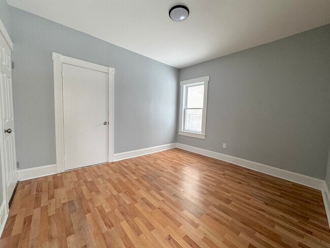 Building Photo - 281 Blackstone St