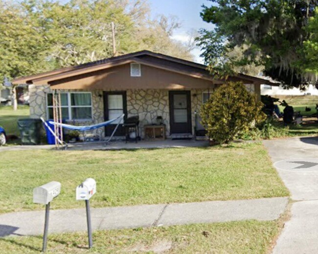 Primary Photo - 427 W Alamo Dr