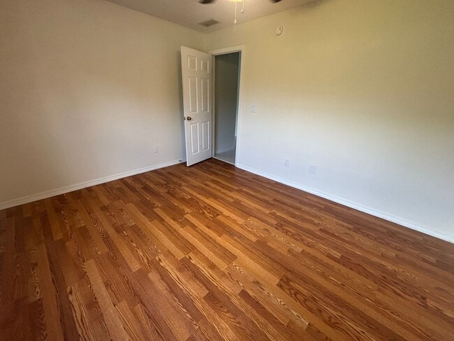 Building Photo - 3/3 Newly renovated on 3+ acres