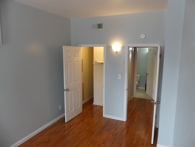 Building Photo - 1420 Menard St